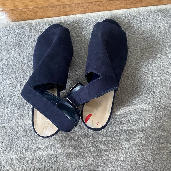 Navy Nine West heels - 10 - Picture 6 of 9